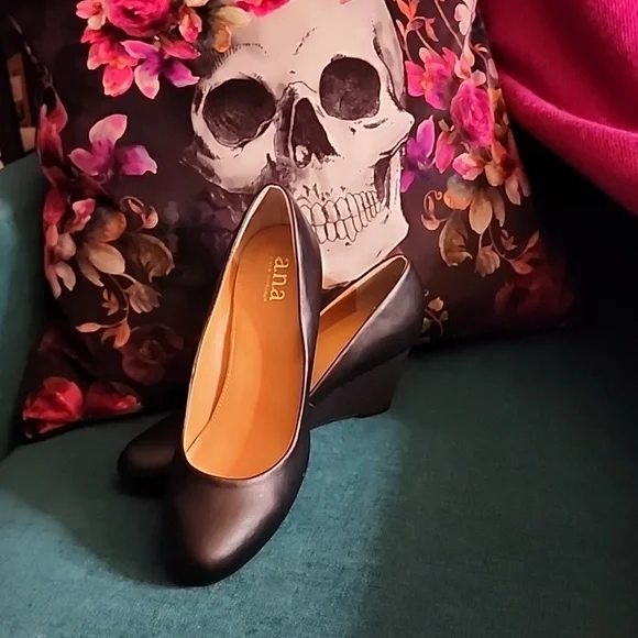👠 A.N.A Black Wedge Shoes – Women’s Size 8.5 👠 - Picture 2 of 3